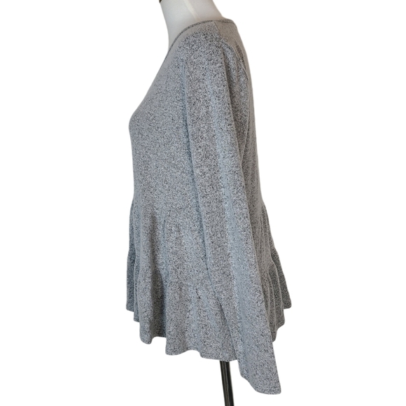 Green Envelope V Neck Grey Ruffle Sweater Small NWT - Picture 3 of 8